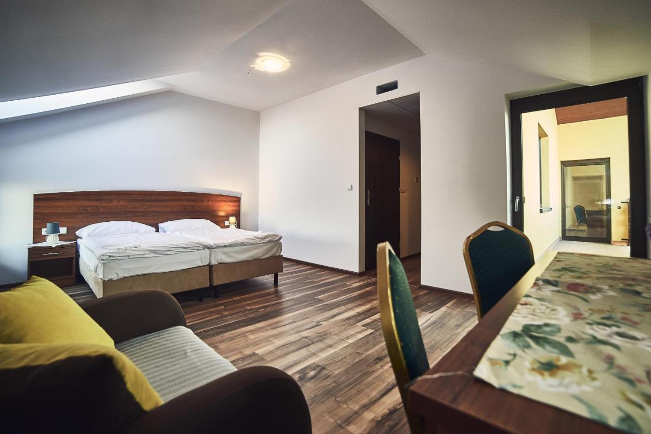 Hotel Ab Тичи Екстериор снимка