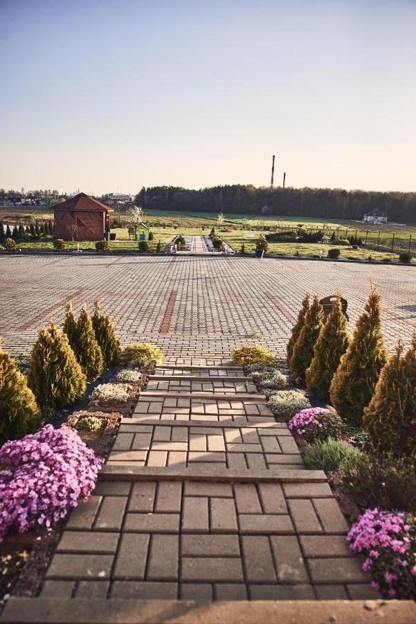 Hotel Ab Тичи Екстериор снимка