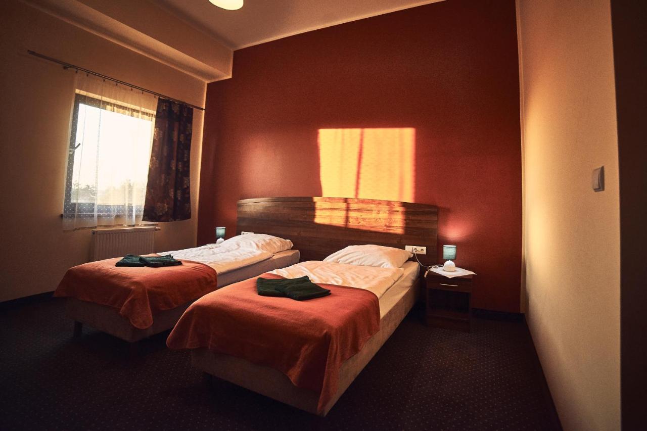 Hotel Ab Тичи Екстериор снимка