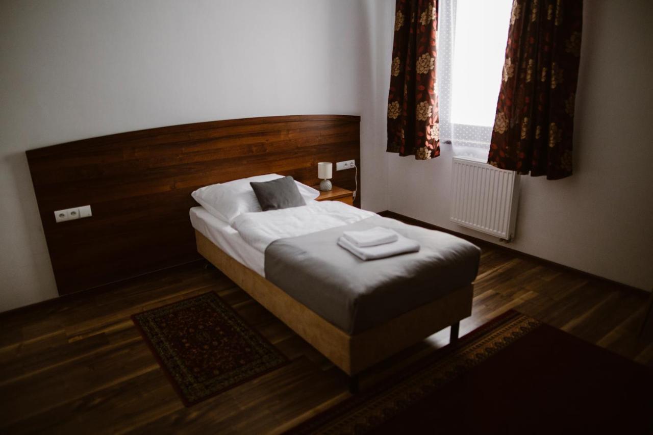 Hotel Ab Тичи Екстериор снимка