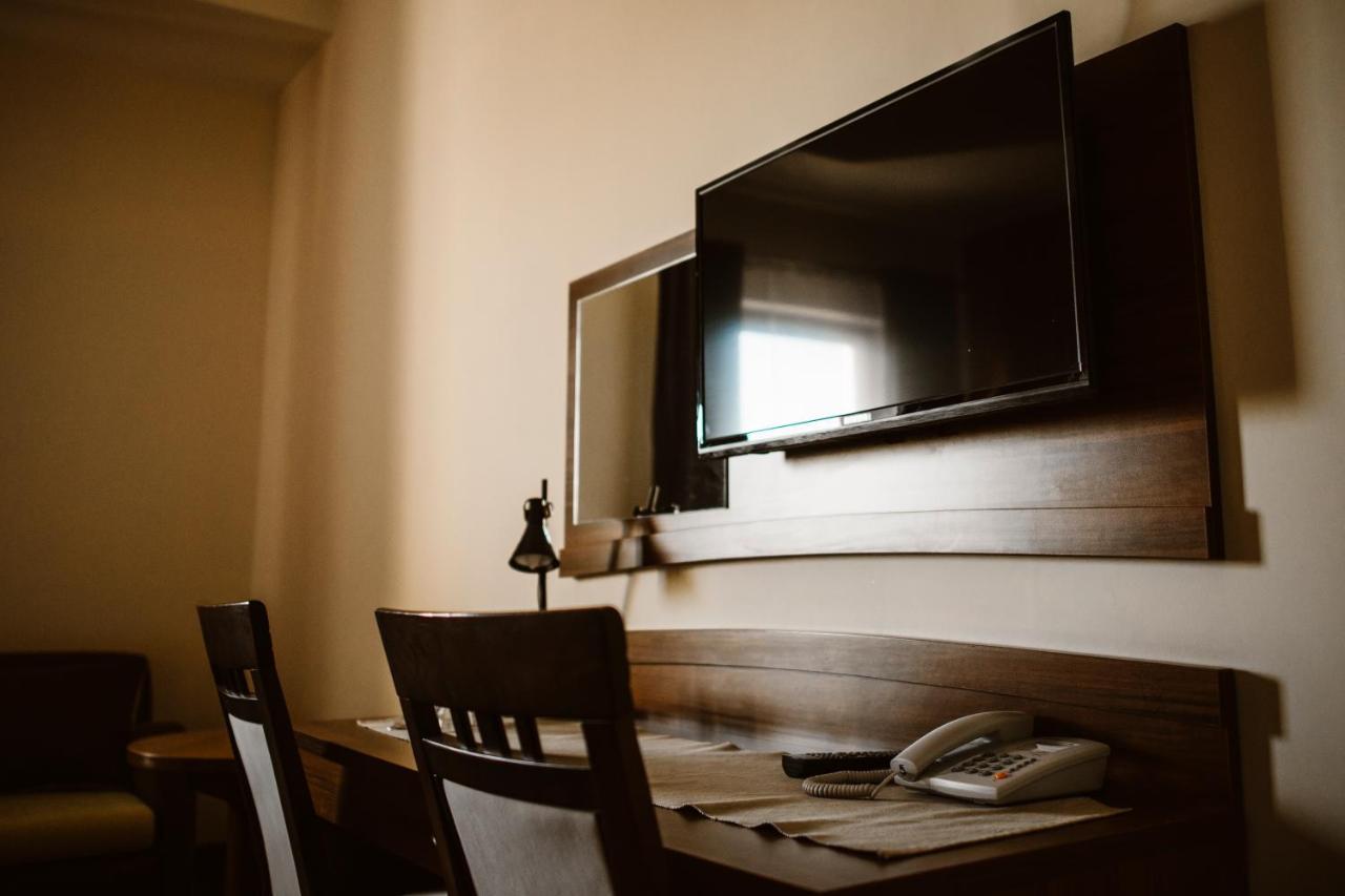 Hotel Ab Тичи Екстериор снимка
