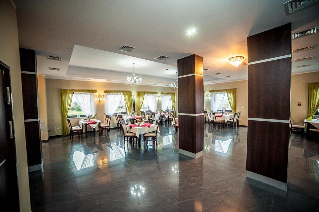 Hotel Ab Тичи Екстериор снимка
